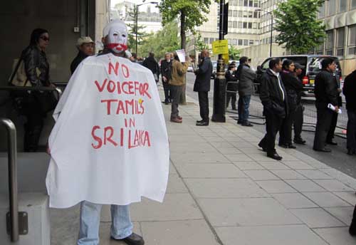 Protest_aginst_srilankan_gov191010London13.jpg