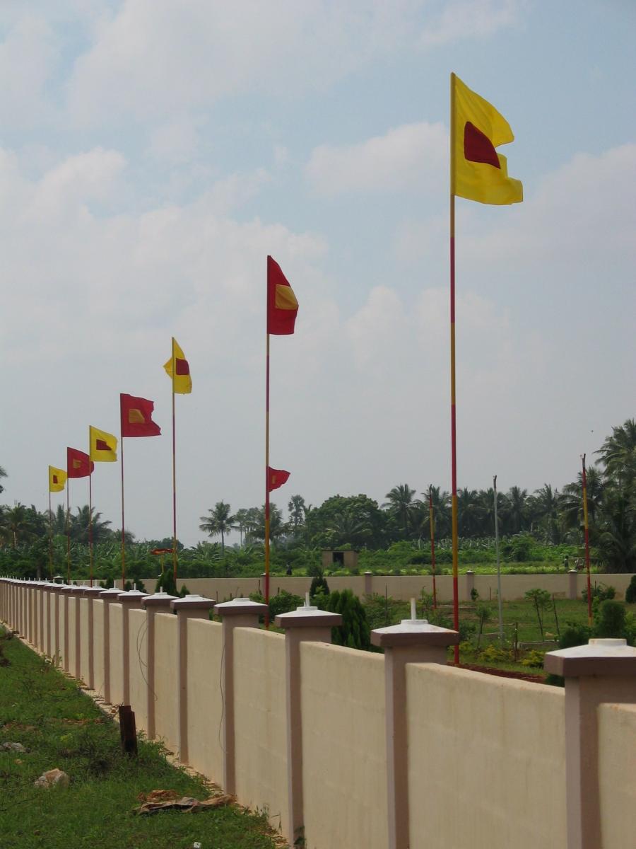Flags_Kopai_Heroes_Graveyard_Jaffna_2004.jpg