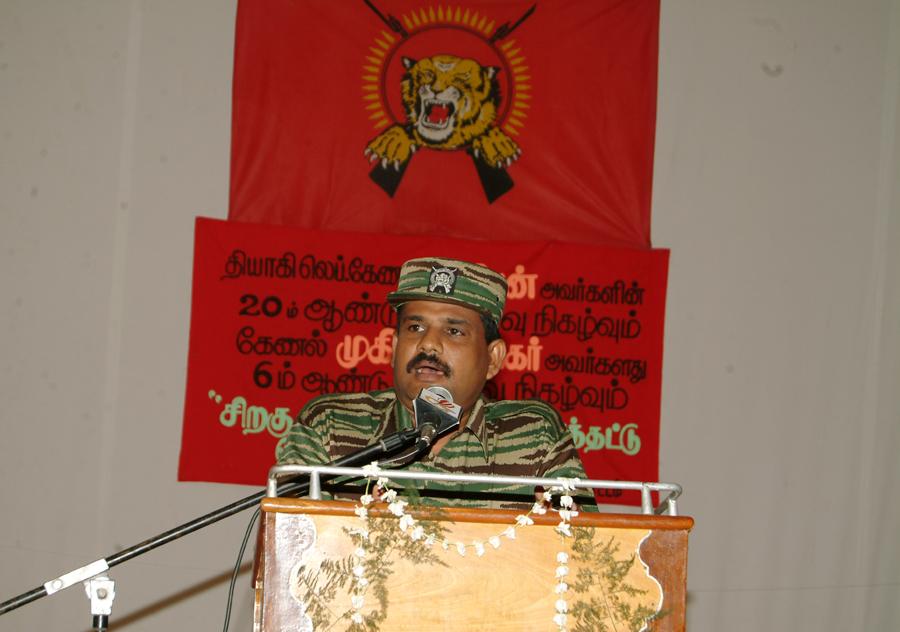 col-soosai-addressing-the-gathering-at-puthukkudityiruppu.jpg