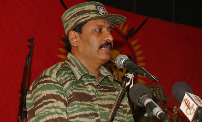 poddu-ammaan-head-of-ltte-intelligence-wing-addressing-in-the-cultural-hall-in-kilinochchi-charles_06.jpg