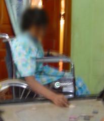 Playing Caramboard at Mayuri Illam. Mayuri Illam is a home for paralyzed soldiers. The picture was blurred for obvious reasons. Posted by Hello.jpg