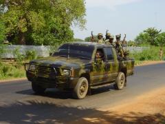 LTTE_car_with_soldiers_in_Killinochi_april_2004.jpg