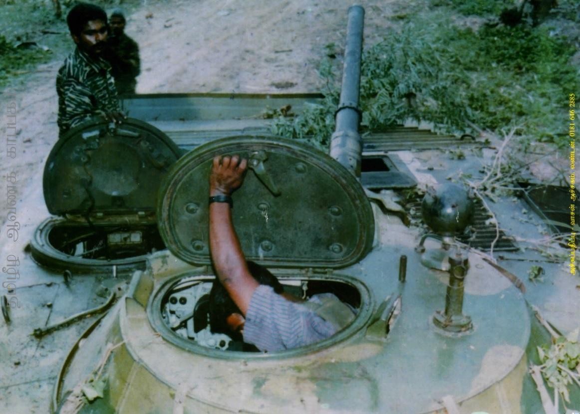LTTE BMP-1 captured on 1997 ... rare imge.jpg