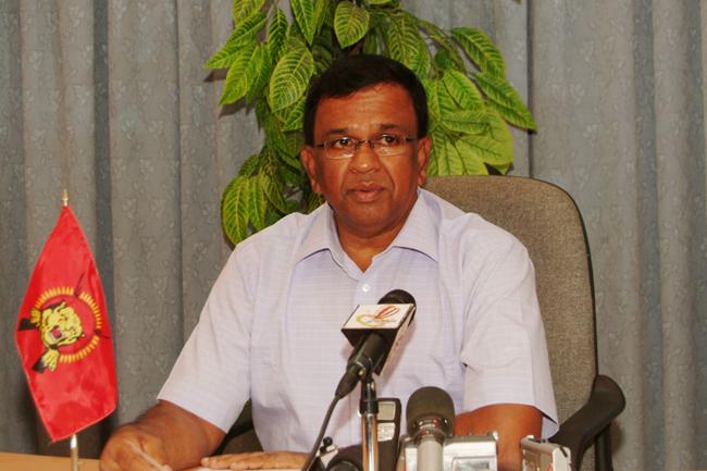 ltte-political-head-addressing-the-press-in-kilinochchi.jpg