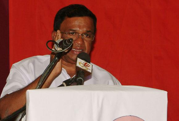 ltte-political-head-b-nadesan-addressing-the-mourners-at-kilinochchi-cultural-hall.jpg