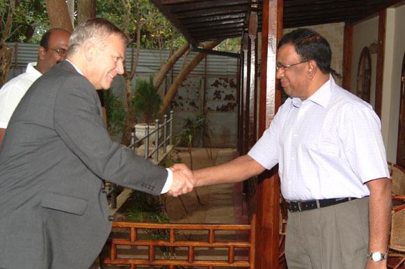 slmm-hom-meets-ltte-political-head.jpg