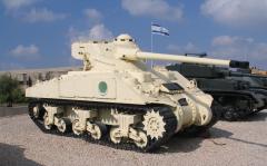 AMX 13 அலங்கத்துடன் M4 செர்மன் தகரி.jpg