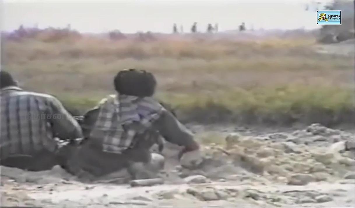 fleeing srilankan army soldiers from Elephantpass2.jpg