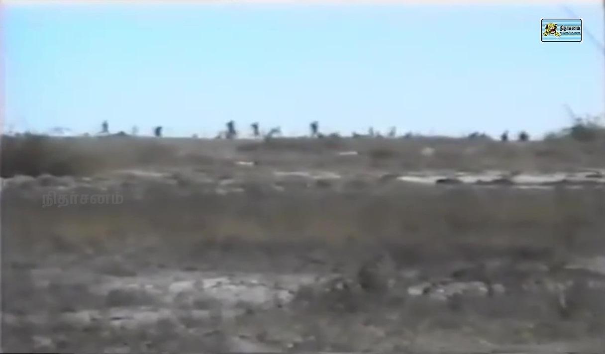 fleeing srilankan army soldiers from Elephantpass.jpg