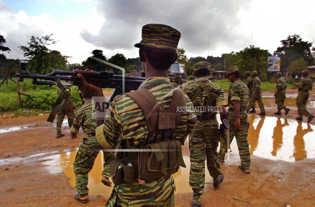 Tamil Tiger soldiers who arrived in to the main Tamil controled town to honor their slain comrades move through the streets as preparations for Martyr's day,nOv 26, 2003 kili.jpg