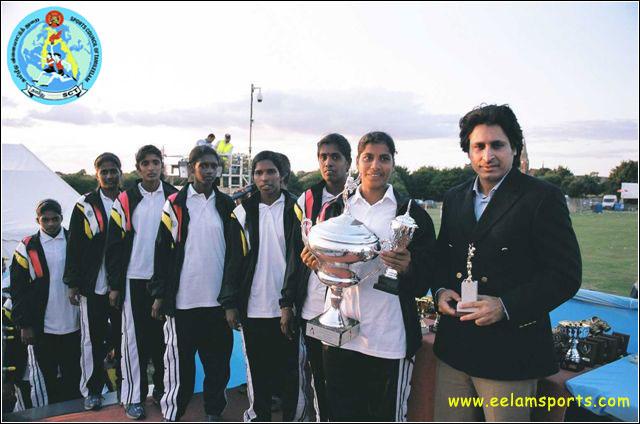 Former Pakistan cricket captain Rameez Rajah handed over Wining Trophy to Tamil Eelam netball team leader Nishanthi Rajaratnam.jpg