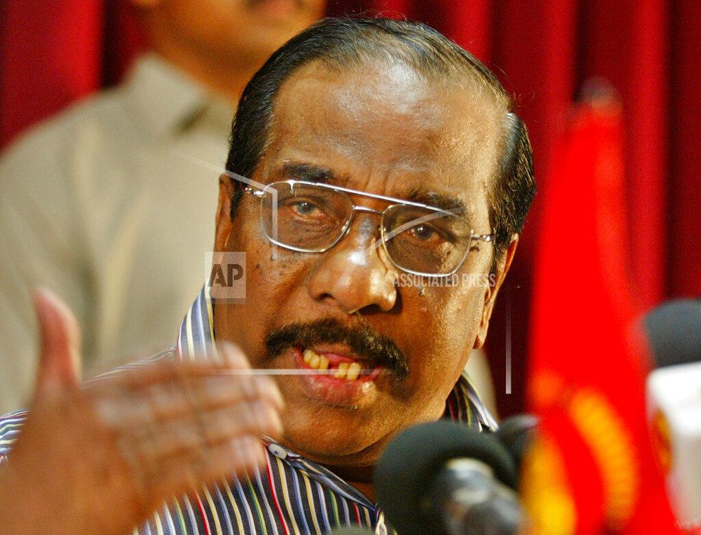 Chief negotiator and political strategist of Liberation Tigers of Tamil Eelam (LTTE), Anton Balasingham speaks to the media during a press conference, jan 25, 2006.jpg