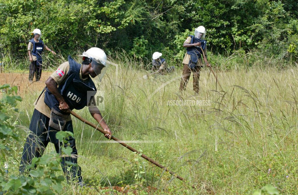 former defense line of the SL military strewn in Mankulam, jan 27, 2006.jpg