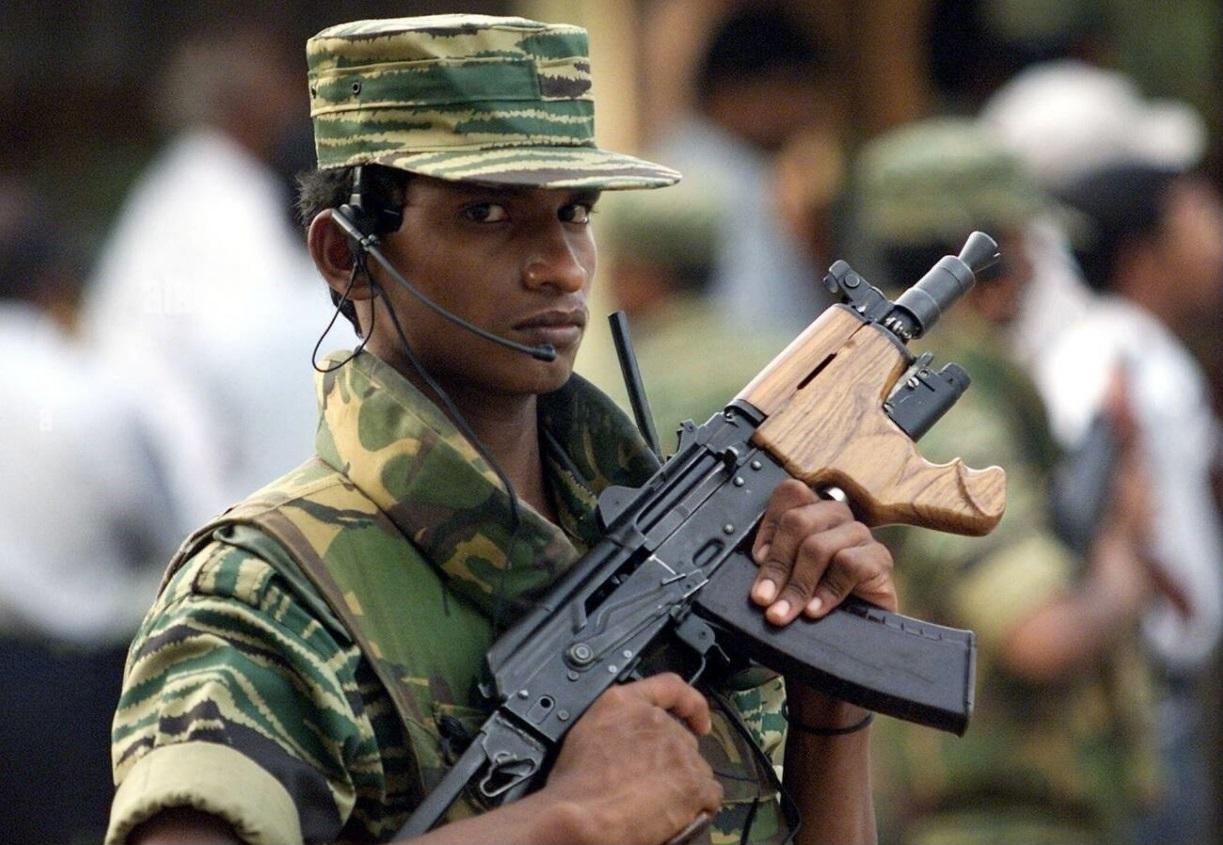 Lt. Col. Valluvan Master, Bodyguard of Hon. V. Prabhakaran, Jesuthas Security Team, Radha Airdefence Regiment - இள பேரரையர் வள்ளுவன் மாஸ்டர், மேதகு பிரபாகரன் அவர்களின் மெய்க்காவலர், யேசுதாஸ் பாதுகாப்பு அணி, ராதா வான்காப்பு படையணி - april 10, 2002.jpg