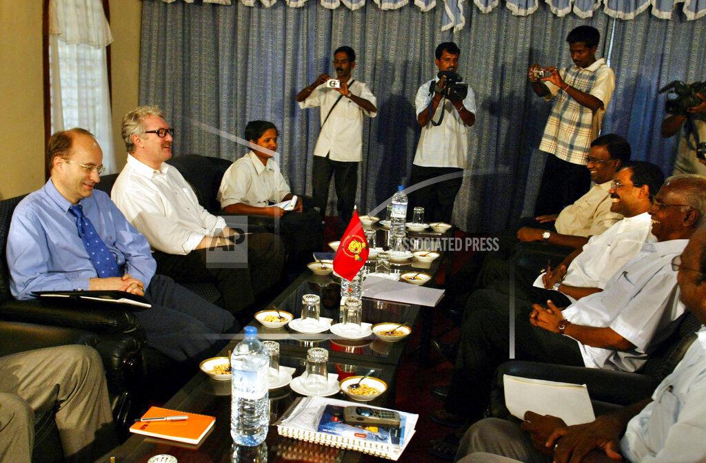 Norwegian peace envoy for Sri Lanka Jon Hanssen-Bauer, second left, holds talks with leader of the Tamil Tigers' political wing S. P. Thamilselvan, third right, april 20, 2006.jpg
