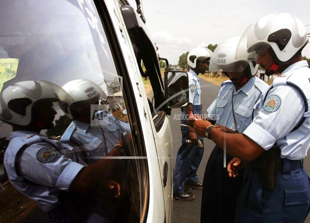 Tamileelam traffic police constables check the papers of a vehicle, in Kilinochchi, june 20 2006.jpg