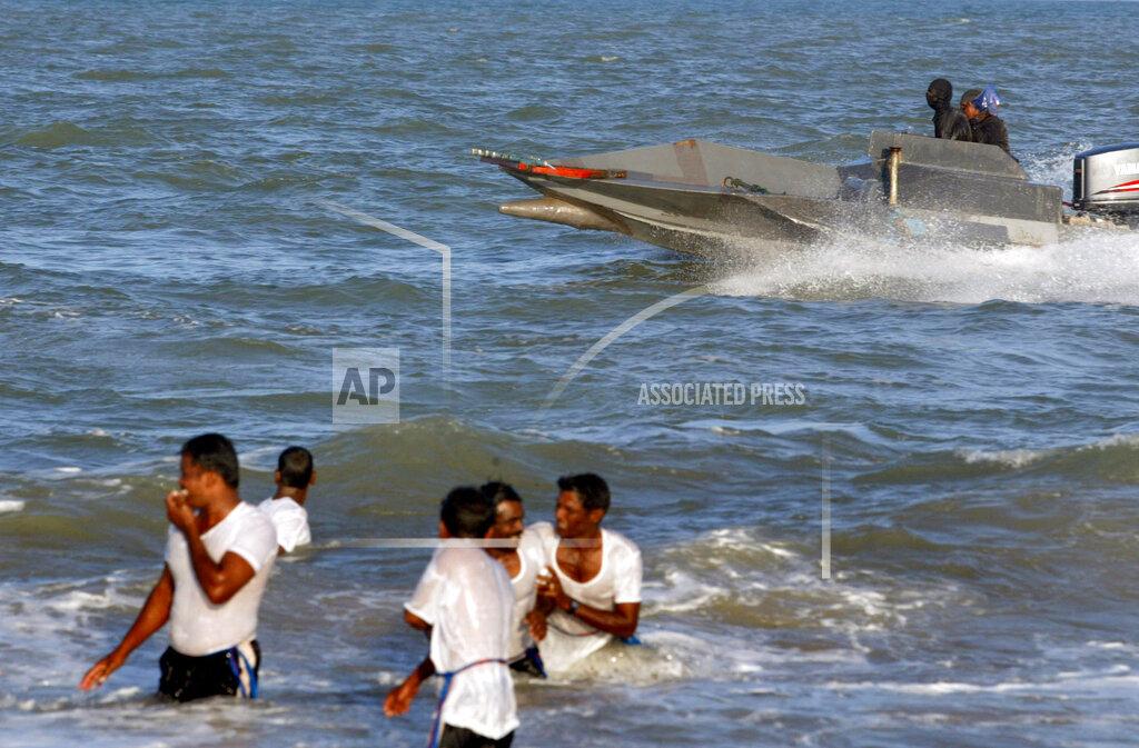 nov 27, 2005, Sea tigers Idiyan class boat.jpg