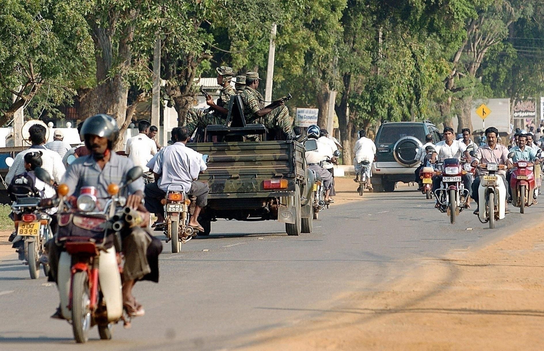January 26, 2006, kilinochchi, Tamileelam Soldiers patroling in a pickup - சாகாட்டில் அமர்ந்து சுற்றுக்காவலில் ஈடுபடும் புலிவீரர்கள்.jpg