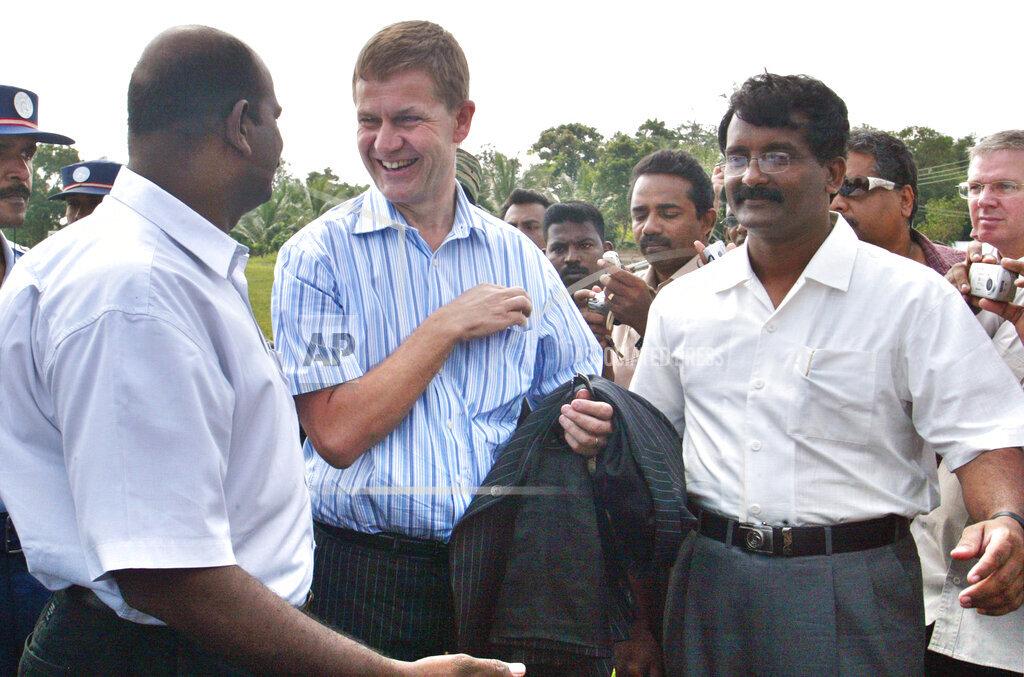 Political leaders of Tamil Tiger rebels S. Pulithevan, left , and Suda Master, right, welcome Norwegian peace envoy Eric Solheim, center, as he arrives at rebel-stronghold town of Kilinochchi, jan 25, 2006.jpg