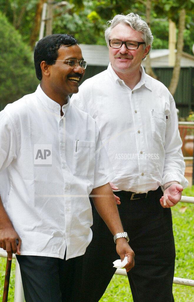Norwegian peace envoy for Sri Lanka Jon Hanssen-Bauer, right, talks to leader of the Tamil Tigers' political wing S.P. Thamilselvan in Tamil rebel-held town of Kilinochchi, april 20, 2006.jpg