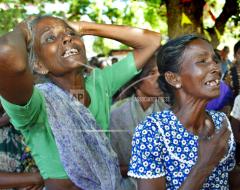 Tamil women mourn during the funeral of Col. Ramanan, may 24, 2006.jpg