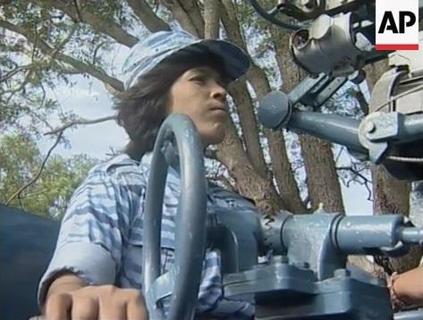 2002 tamil women march past wr3.jpg