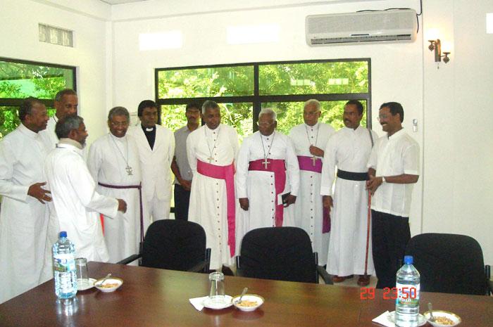 Christian prelates meet LTTE in Kilinochchi.jpg