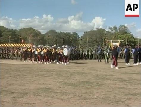 2002 tamil women march past 2e.jpg