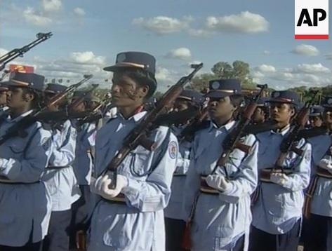 2002 tamil women march past68.jpg