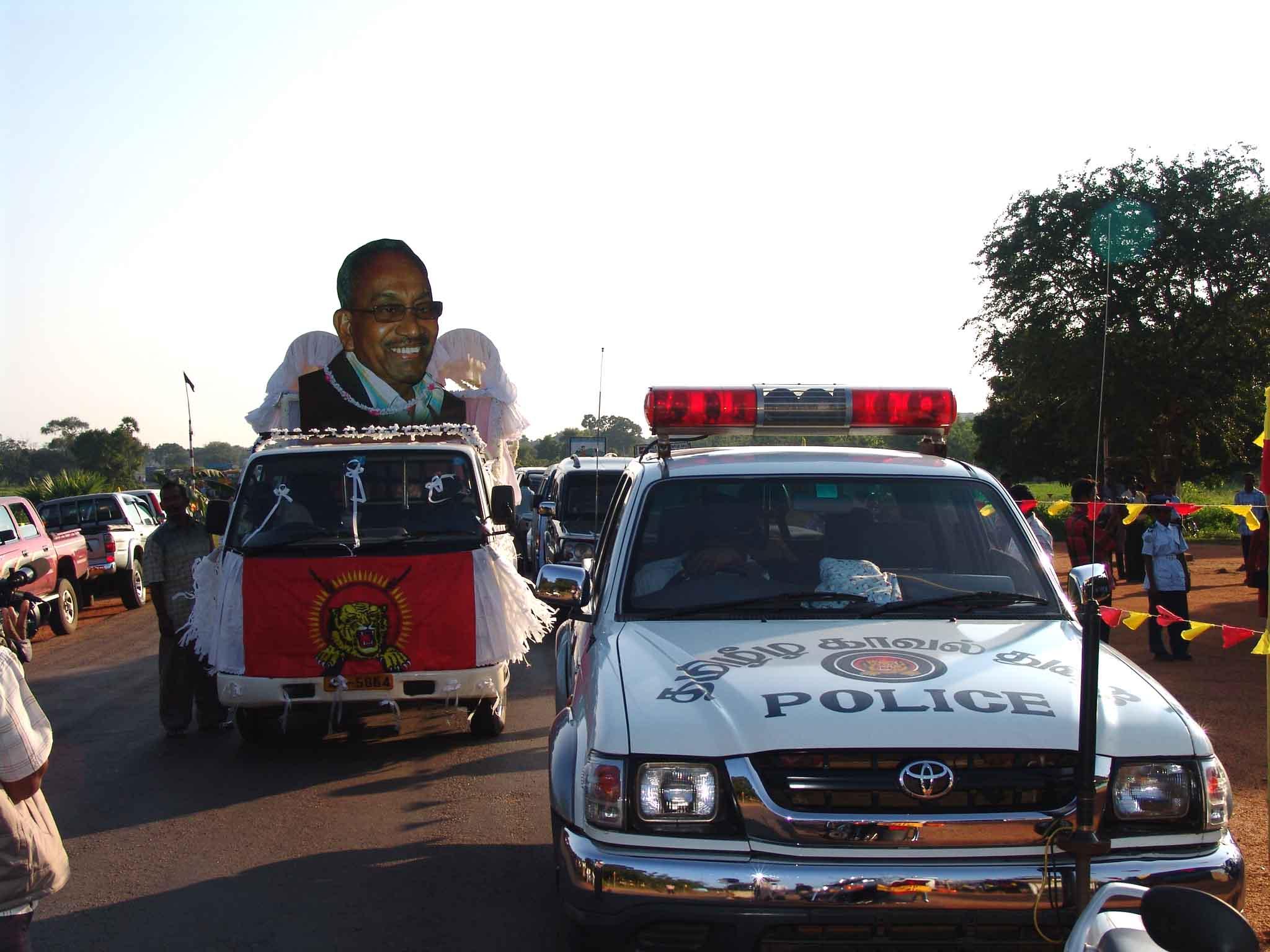 kilinochchi_jos_para_possession Tamil eelam Police.jpg