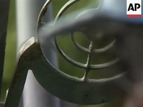 2002 tamil women march past r.jpg