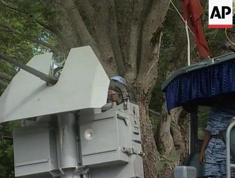 2002 tamil women march past e2q.jpg