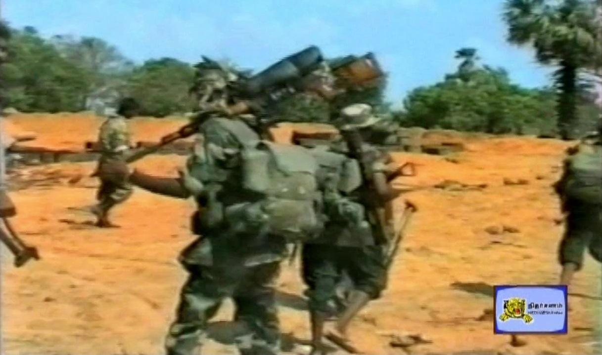 Inside the _Vaththirayan box_ army complex at Sempiyanparru on 03-29-2000.jpg