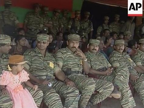 2002 tamil women march past 432.jpg