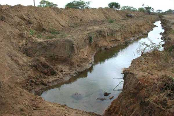 விடுதலைப்புலிகளின் அகழியுடைய மண்ணரண் (1).png