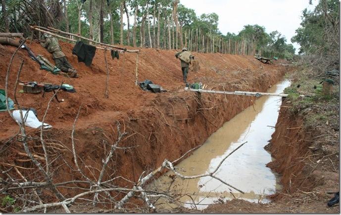 விடுதலைப்புலிகளின் அகழியுடைய மண்ணரண் (1).jpg