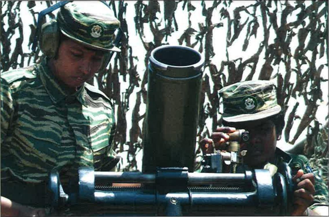 Kuttisri Mortar Brigade - குட்டிசிறி மோட்டார் படையணி - 120 மிமீ கணையெக்கி.jpg