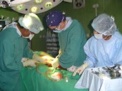 Australian orthopaedic surgeon, Dr Chris Robert, using the hospital surgical facilities for an operation..jpg