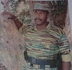 புலனாய்வுத்துறை கட்டளையாளர்களில் ஒருவரான  Lt. Col. தியாகராஜா.jpg