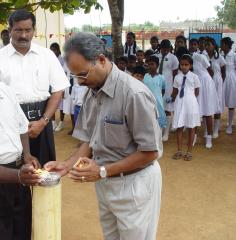 2005 ஆம் ஆண்டு ஜூன் 12 அன்று தமிழீழம் மன்னார் மாவட்டம் பெரிய பண்டிவிருச்சானில்  என்னுடைய புயலின் நிறங்கள் ஓவியக் காட்சி நடைபெற்றது..jpg