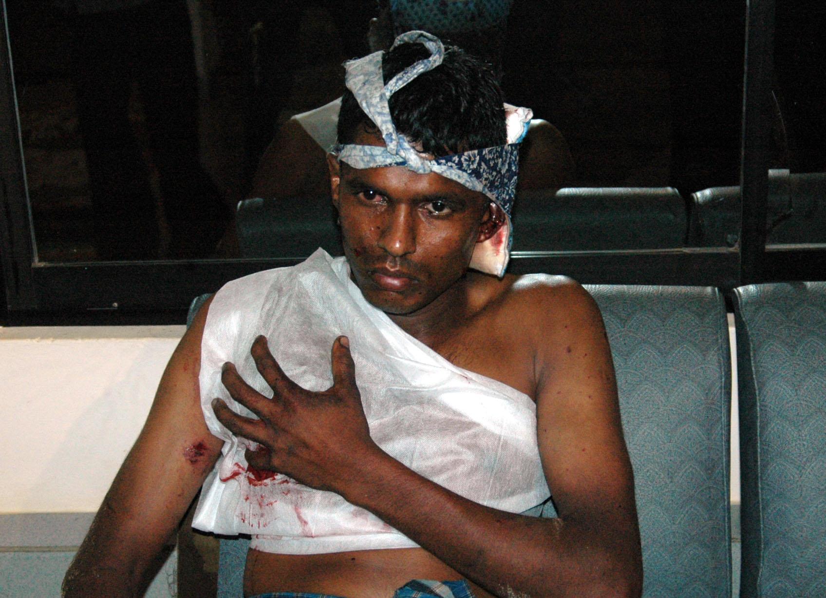 09_11_06_sea_01 SLN trooper from Fast Attack Craft P416, Anil Priyanke Madatheniya, 21.jpg