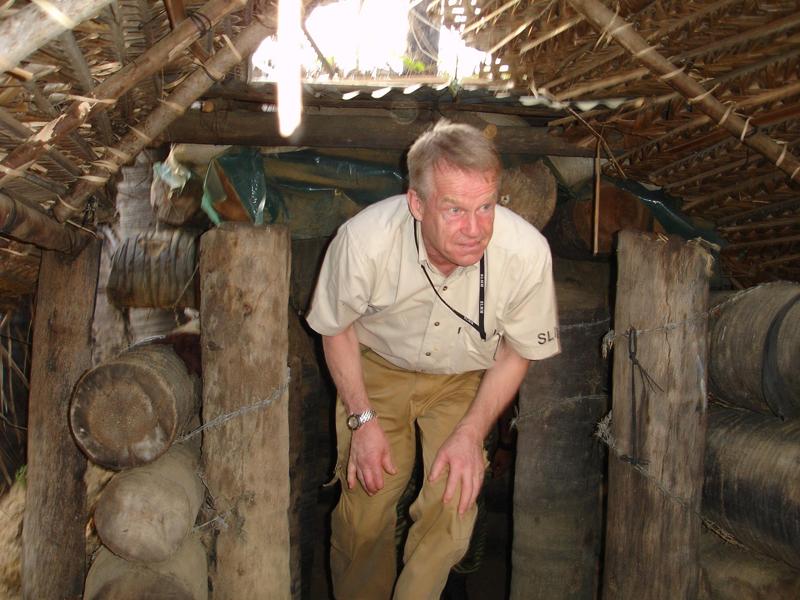 31_05_06_fdl_13 Maj. Gen. Henricsson visiting an LTTE FDL bunker.jpg