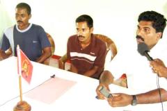 home_guard_21_03_06_02 Arrested Muslim home guards at the press briefing held by LTTE in Sampoor..jpg