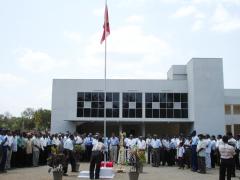 10_07_06_kili_hospital_08 The Tamil Eelam flag raised by the president of the Chamber of Commerce Mr. Vetriarasan..jpg