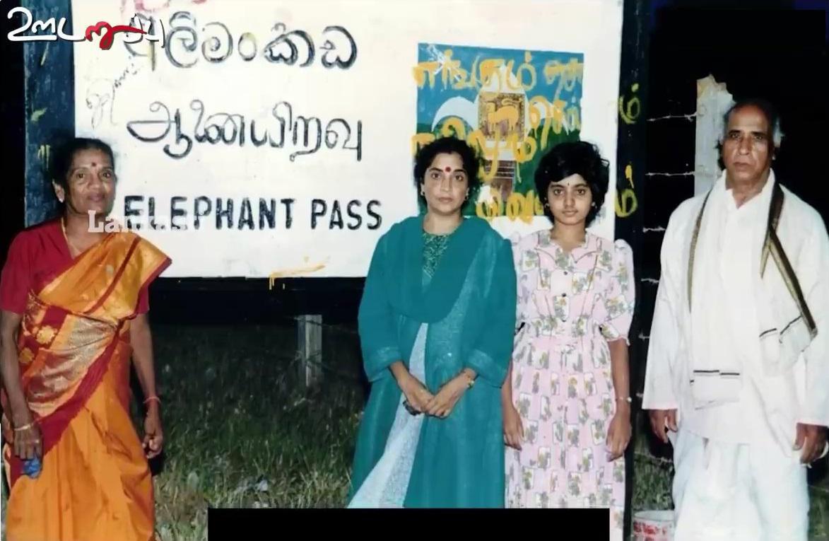 large.BehindtheElephantpassnameboard-aft