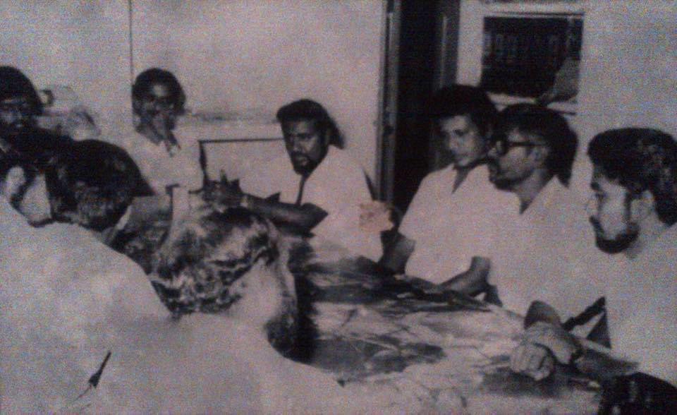 1986 Vijaya Kumaratunga with Ossie Abeygunasekera discussing a political settlement - Kithesh and  Balakumar..jpeg