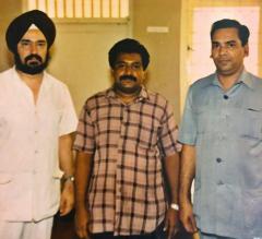 இந்திய உயர் ஸ்தானிகராலயத்தின் முதலாவது செயலாளர் ஹர்தீப் சிங் பூரி, கப்டன் குப்தா