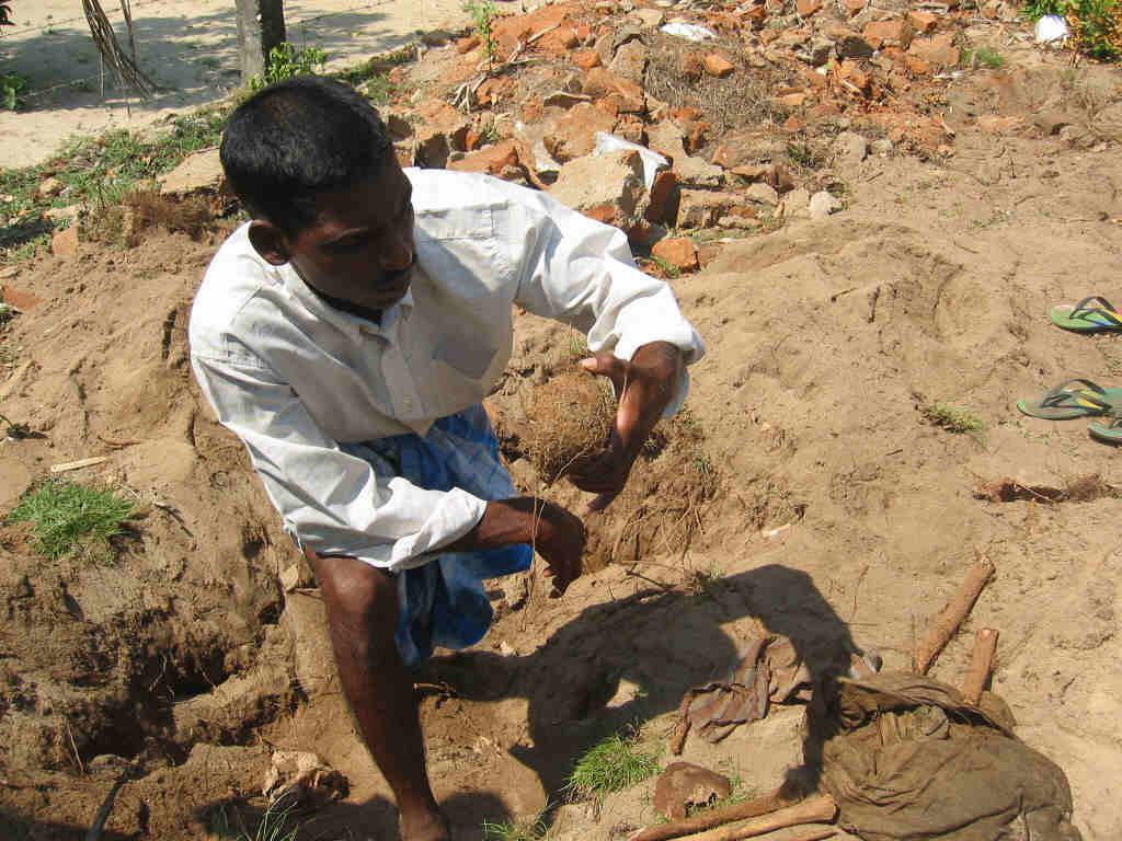 Thiraykeeni massacre by muslim - remains (3).jpg