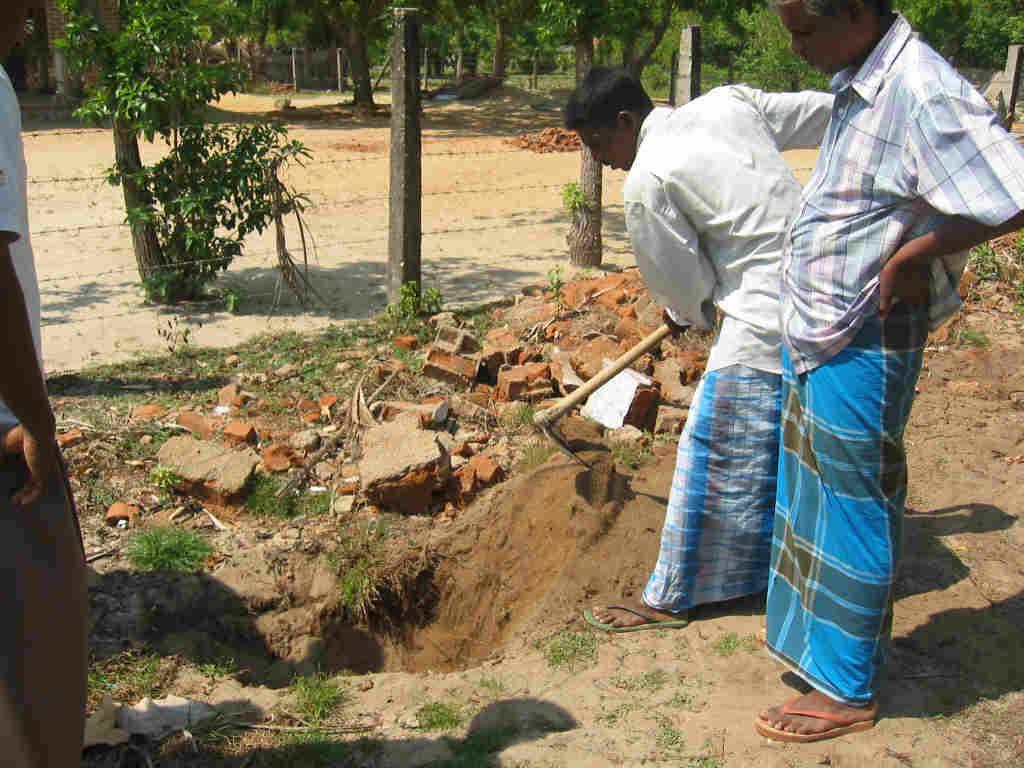 Thiraykeeni massacre by muslim - remains (6).jpg