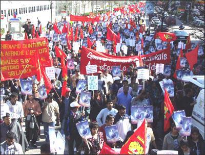 geneva_demon_020401 - calling for international pressure on Sri Lanka to negotiate with the Liberation Tigers and to support of the Tamil right to self-determination.jpg
